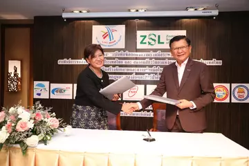 ZSL’s May Moe Wah and LTFT’s Apichart Prairungruang sign new agreement between conservationists and transport industry to tackle illegal wildlife crime
