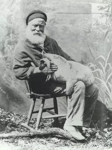 photo of Francois Le Comte, seal and sealion keeper at London zoo