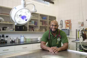 Photo of ZSL vet Stefan Saverimuttu