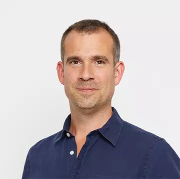 Chris van Tulleken headshot