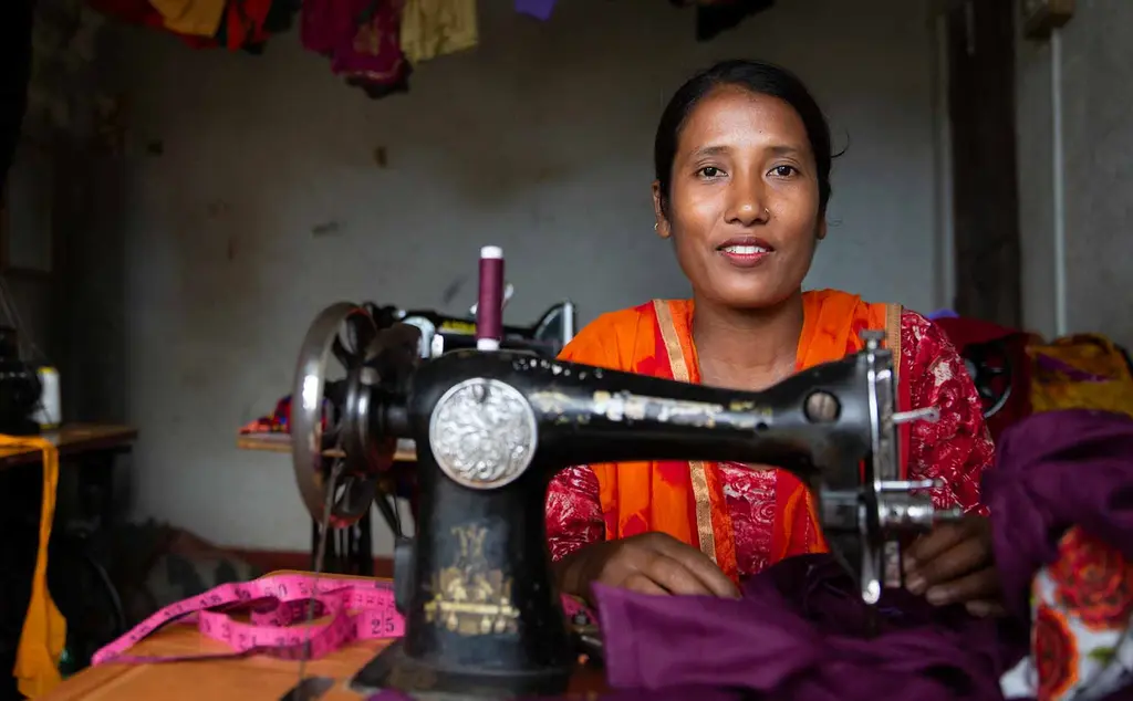 tailor in India with sewing machine