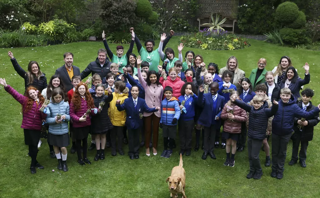 Akshata Murty joins schoolchildren in the gardens of Downing Street